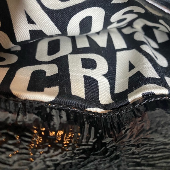 MARC JACOBS wallet. Black. Gold Hardware. Multiple compartments on both sides. - Picture 5 of 7